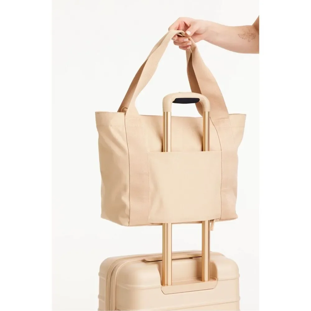 NWT BEIS Beisics Tote in Beige